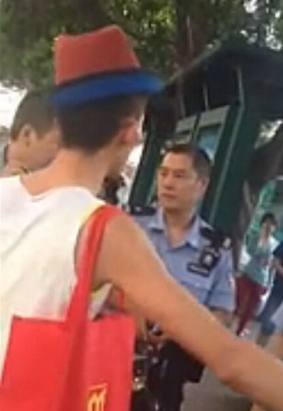 深圳兩男子當街吵架