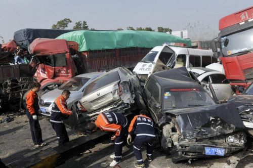 安徽70輛車追尾