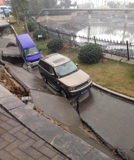 平陽大轉盤新湖小區地面下陷