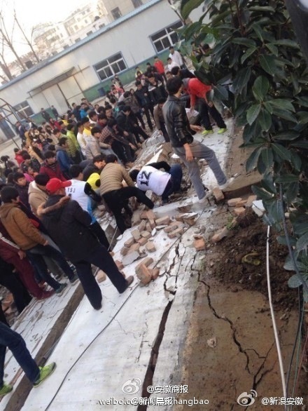 淮北同仁中學(xué)圍墻倒塌造成5名女學(xué)生死亡1人受傷