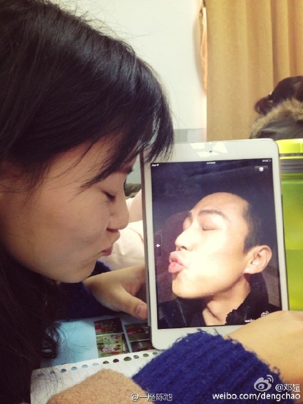 鄧超熱吻照