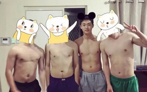 上鋪小哥邢遠博是個飛行員