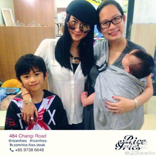 張柏芝和兩個兒子過節