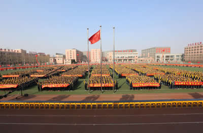 衡水二中誓師大會 2月26日衡水二中舉行高考倒計時百