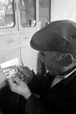 父親賣血供兒子上學(xué)