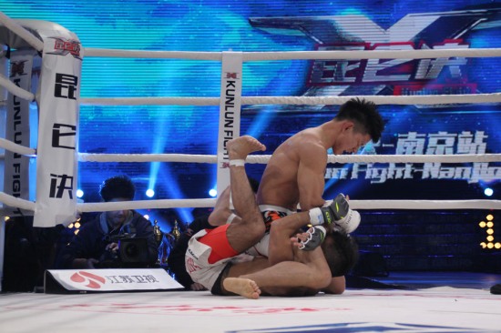 昆侖決mma自由搏擊楊建平暴揍日本拳王