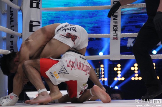 昆侖決mma自由搏擊楊建平暴揍日本拳王