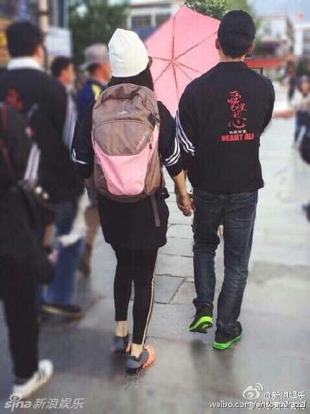 范冰冰李晨牽手同游拉薩做慈善