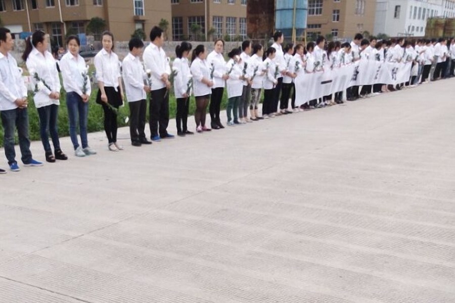 老板強迫員工送葬