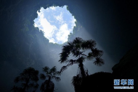 湖北驚現神秘天坑