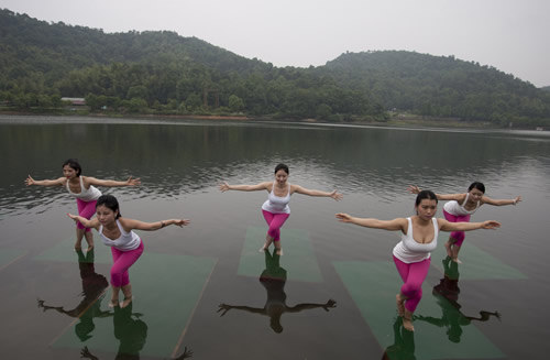 長沙上演水上瑜伽