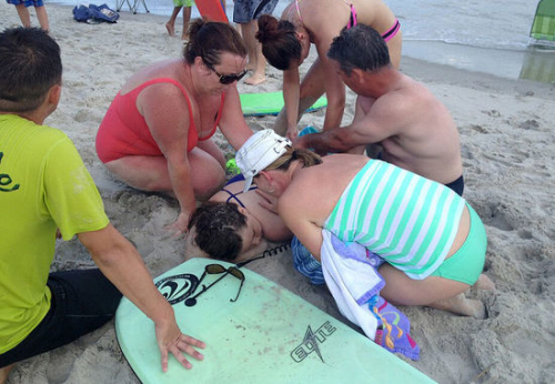 孩子被鯊魚咬斷肢體