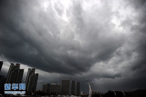 鯨魚臺風來襲,6月21日海南三亞黑云壓城