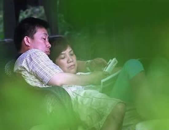 局長攜女下屬度假