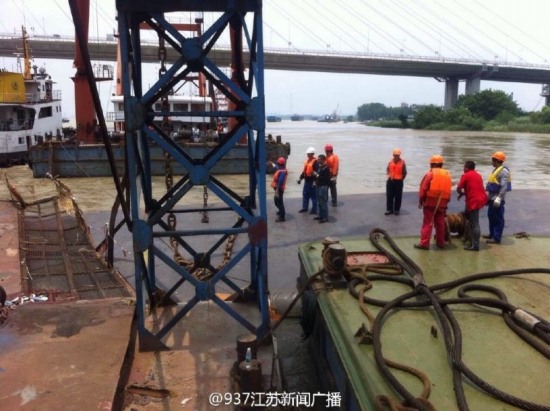 長(zhǎng)江貨船翻沉