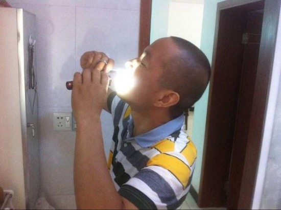 男子購刀自切腫瘤