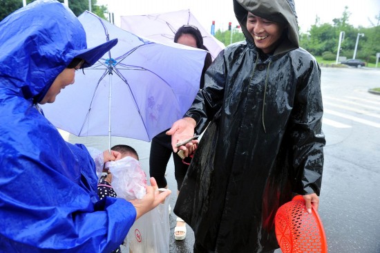 江蘇揚(yáng)州遭遇暴雨