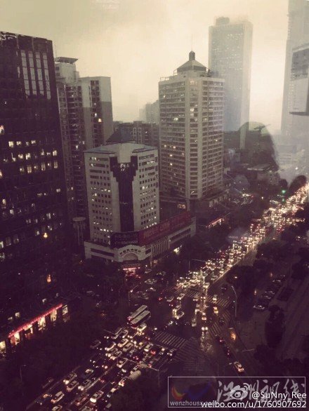 武漢市區(qū)多個路段出現(xiàn)嚴重積水