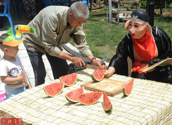 小販扮豬八戒賣瓜