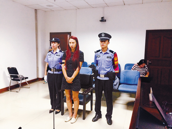 奔馳女拒交停車費