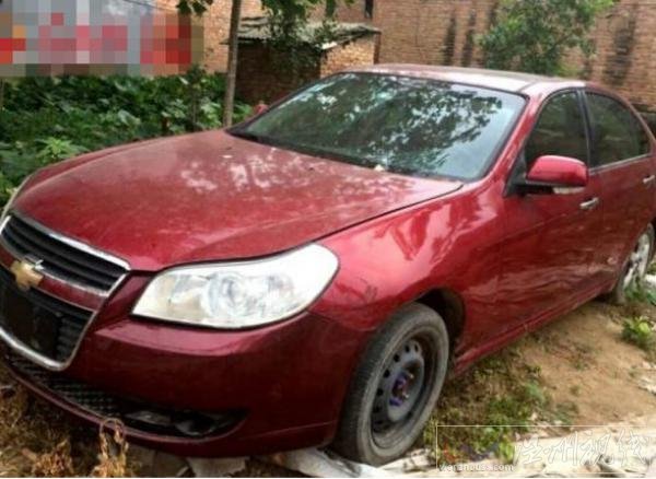 幼童在車里熱死