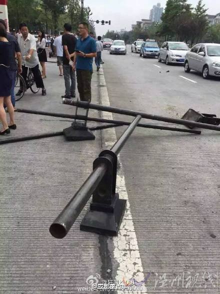 現場數十人被撞傷