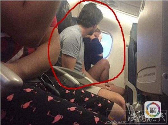 情侶飛機(jī)上分手遭直播走紅