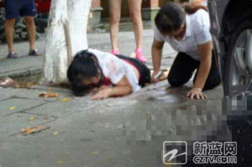 指揮倒車被碾壓