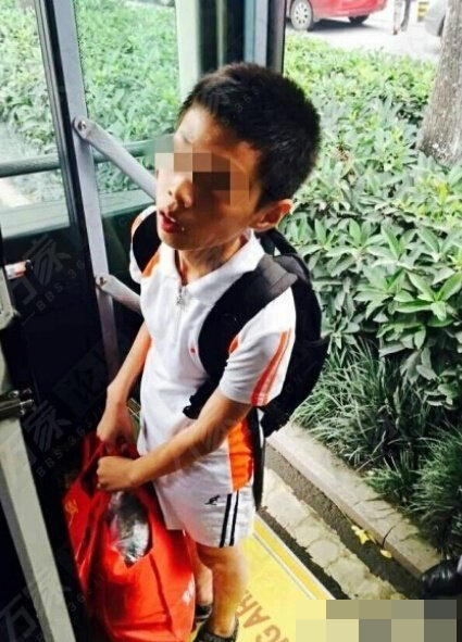 合肥女子逼小學(xué)生讓座