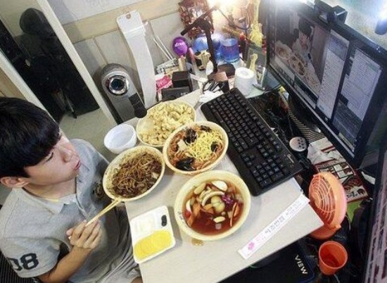 直播吃飯日賺上萬