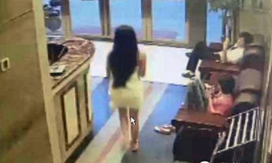 保安專釣90后女孩