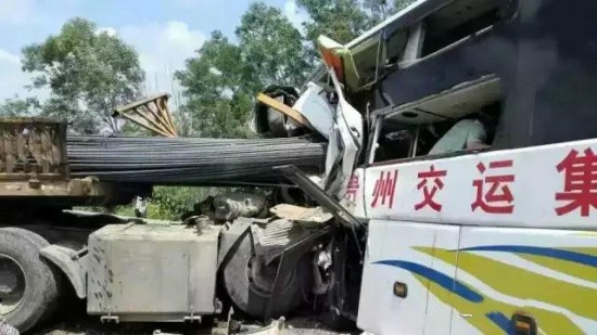 貨車撞大客致5死