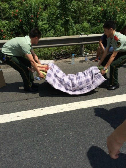貨車撞大客致5死