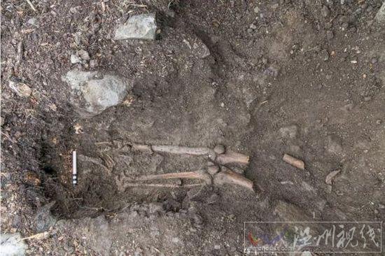 墓穴中還有一部分的遺骨