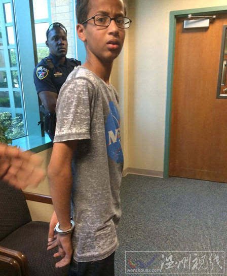 男孩自制數字鬧鐘被帶走