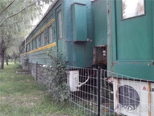 鄭州一美術學校用火車車廂做宿舍