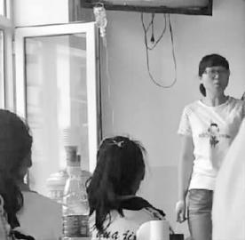 吉林市松花江中學女教師打吊瓶上課