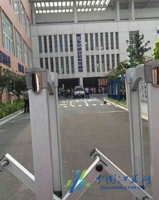 儀征小學老師跳樓身亡