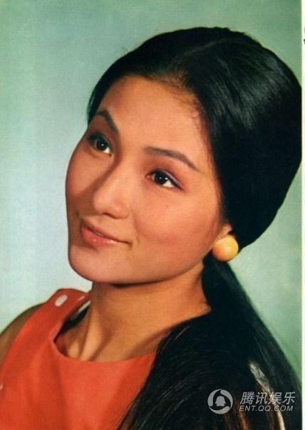 鄭佩佩年輕時候的照片