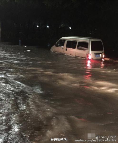 今天深圳下暴雨