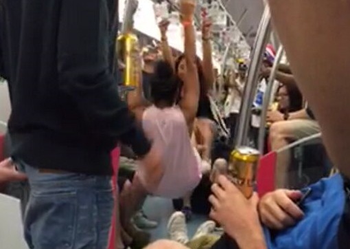 外籍乘客地鐵打鬧