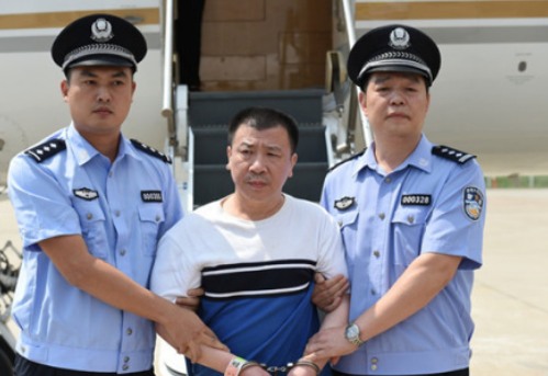 美國包機遣返中國逃犯