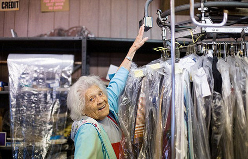 百歲老太自食其力