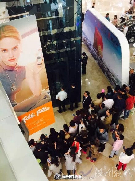 寶山萬達電梯發生故障