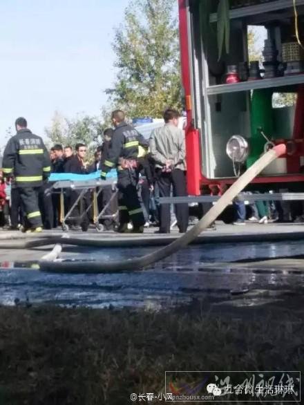 長春警車被貨車撞成麻花