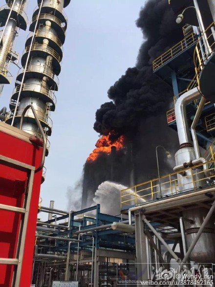 珠海一化工廠發生火災