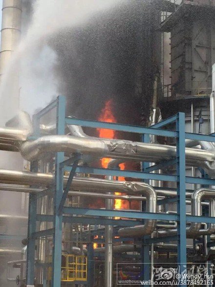 工廠爆炸后起火 現場火勢非常大