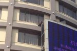 香江飯店跳樓 今天中午桂林一女子飯店樓上想跳樓