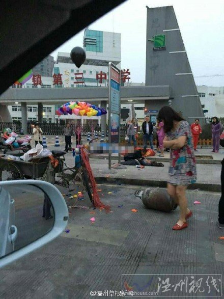 昆陽三中門口爆炸