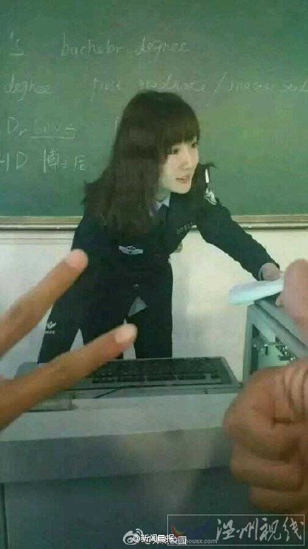 河南某學院英語老師照片